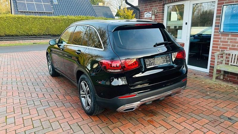 Gebraucht Mercedes GLC220 194 PS (142 kW) 2020 Schwarz SUV