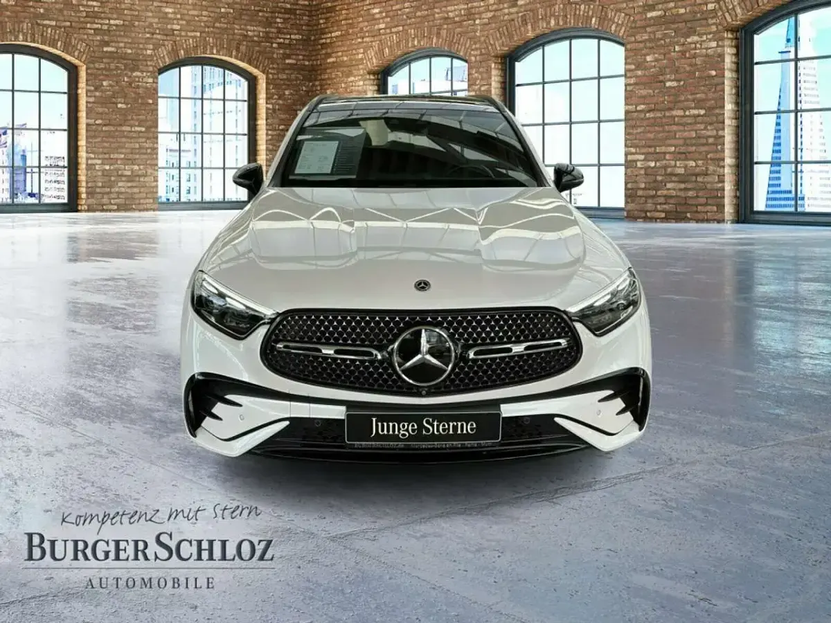 Gebraucht Mercedes GLC220 Night 197 PS (144 kW) 2024 Weiss manufaktur diamantweiß b SUV