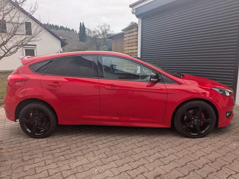 Usata Ford Focus ST-Line 150 CV (110 kW) 2016 Rosso Berlina