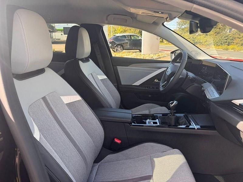 Używany Opel Astra Elegance 131 KM (96 kW) 2024 Czarny Kombi