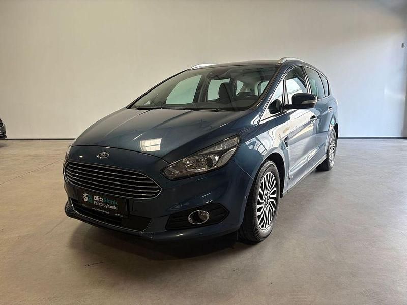 Blau Gebraucht 2018 Ford S-MAX Titanium Van / Kleinbus | 18.490 € (Fairer Preis) - Bild 1/4