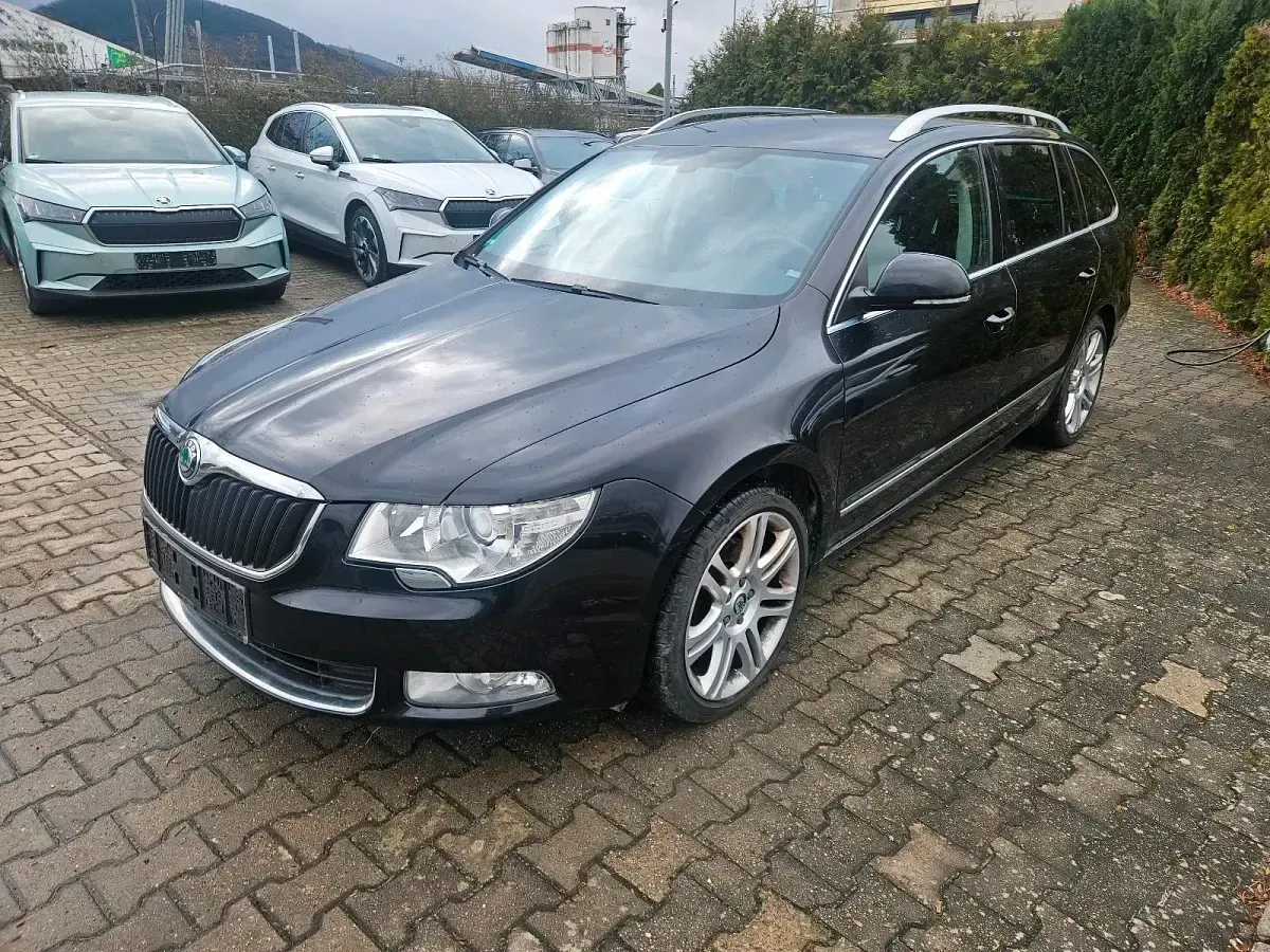 Gebraucht Skoda Superb Elegance 200 PS (147 kW) 2011 Schwarz Kombi