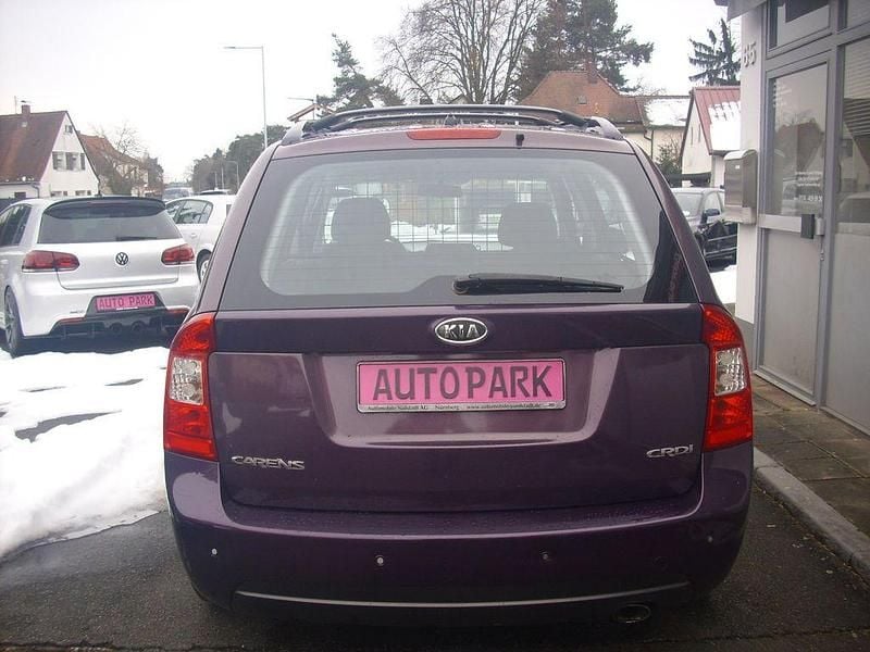 Gebraucht Kia Carens LX 140 PS (102 kW) 2009 Violett Van / Kleinbus