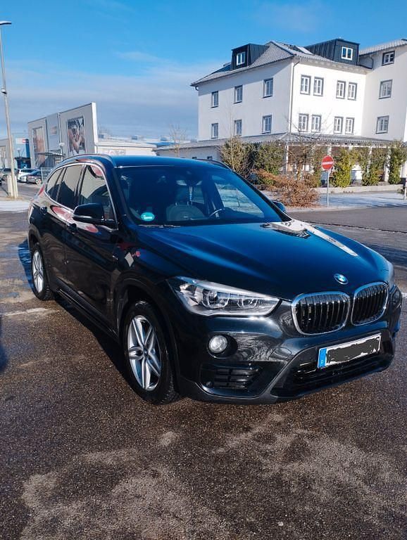 Schwarz Gebraucht 2018 BMW X1 Sport Line SUV | 21.500 € (Superpreis) - Bild 1/4