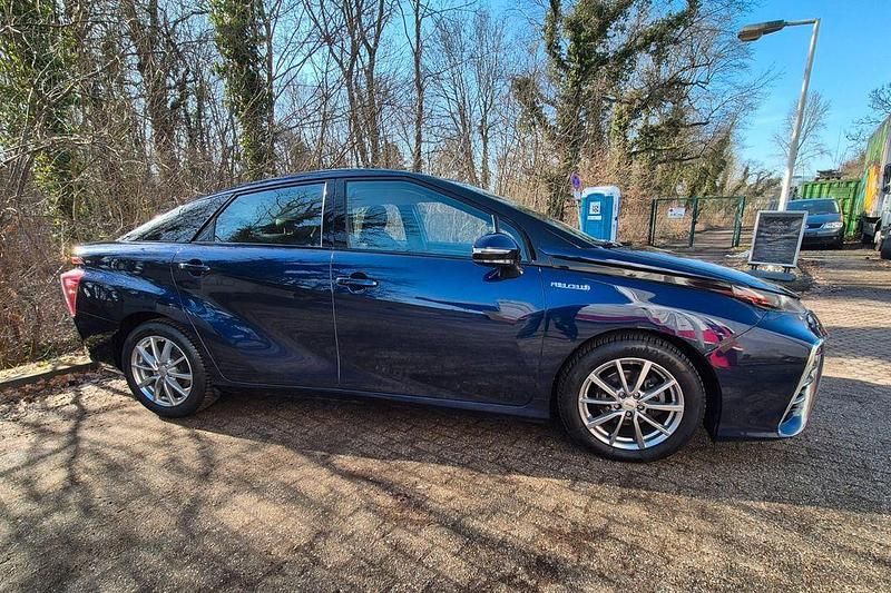 Gebraucht Toyota Mirai 154 PS (113 kW) 2017 Blau Limousine