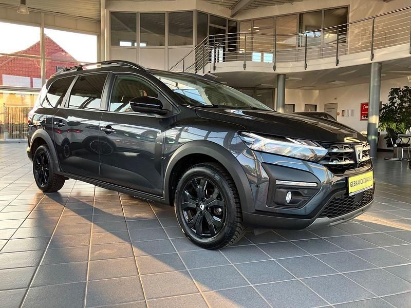 Grau Gebraucht 2022 Dacia Jogger Extreme Van / Kleinbus | 15.500 € (Fairer Preis) - Bild 1/4