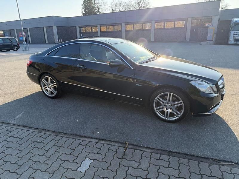Gebraucht Mercedes E350 231 PS (169 kW) 2009 Schwarz Coupé