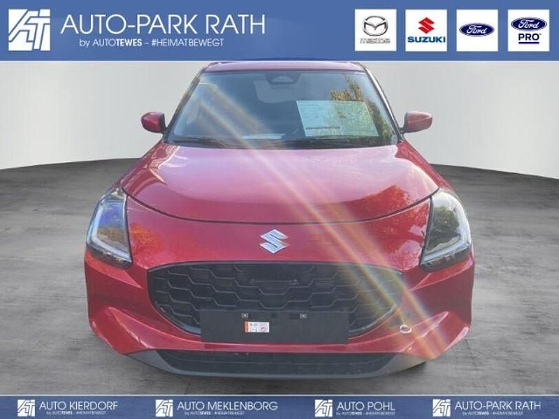 Gebraucht Suzuki Swift Comfort 82 PS (60 kW) 2024 Burning red pearl metallic (rot) Kleinwagen