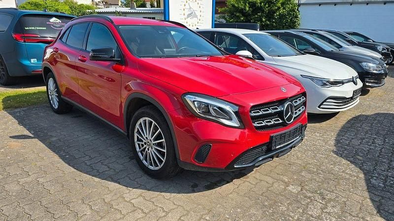 Gebraucht Mercedes GLA200 156 PS (114 kW) 2018 Rot SUV