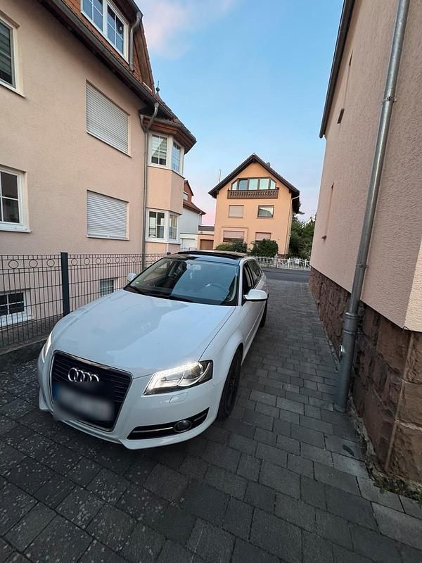 Weiß Gebraucht 2013 Audi A3 Sportback Kombi | 8.800 € (Guter Preis) - Bild 1/4