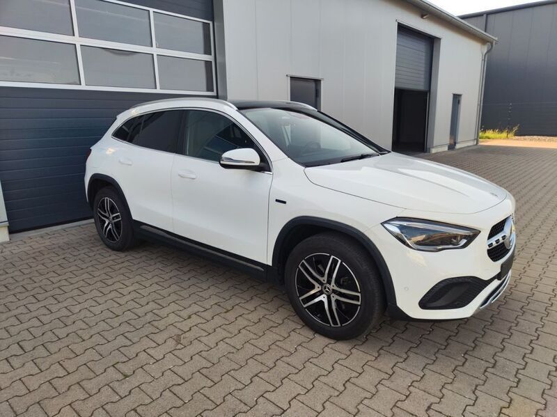Weiß Gebraucht 2021 Mercedes GLA250 Progressive SUV | 28.900 € (Guter Preis) - Bild 1/4