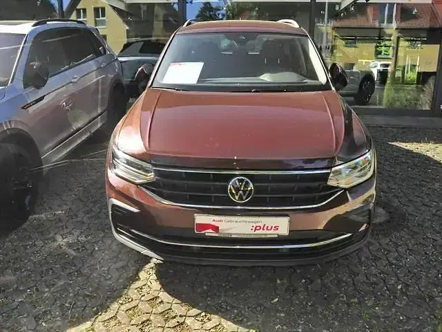 Gebraucht VW Tiguan Life 150 PS (110 kW) 2022 Braun SUV