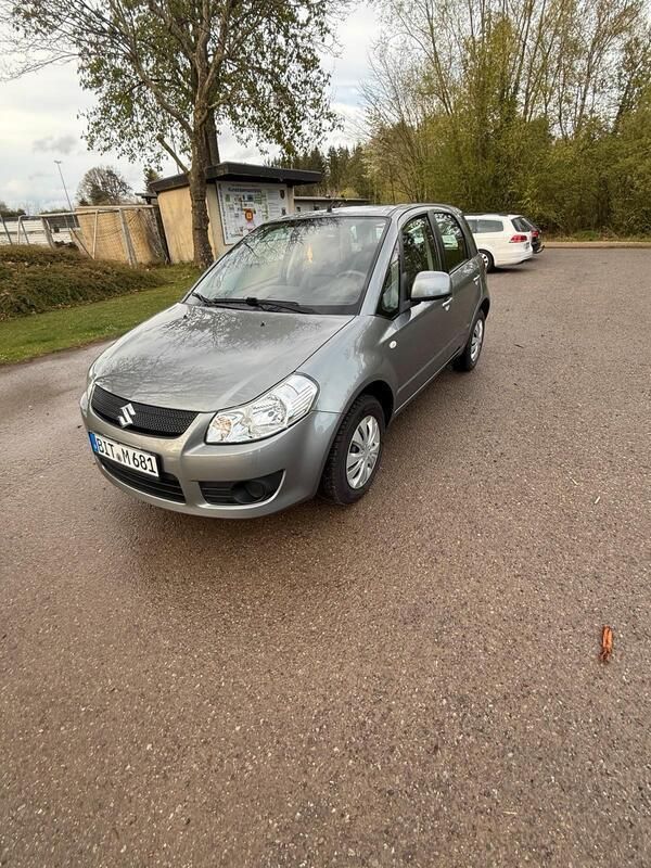 Grau Gebraucht 2008 Suzuki SX4 Limousine | 5.200 € (Fairer Preis) - Bild 1/4