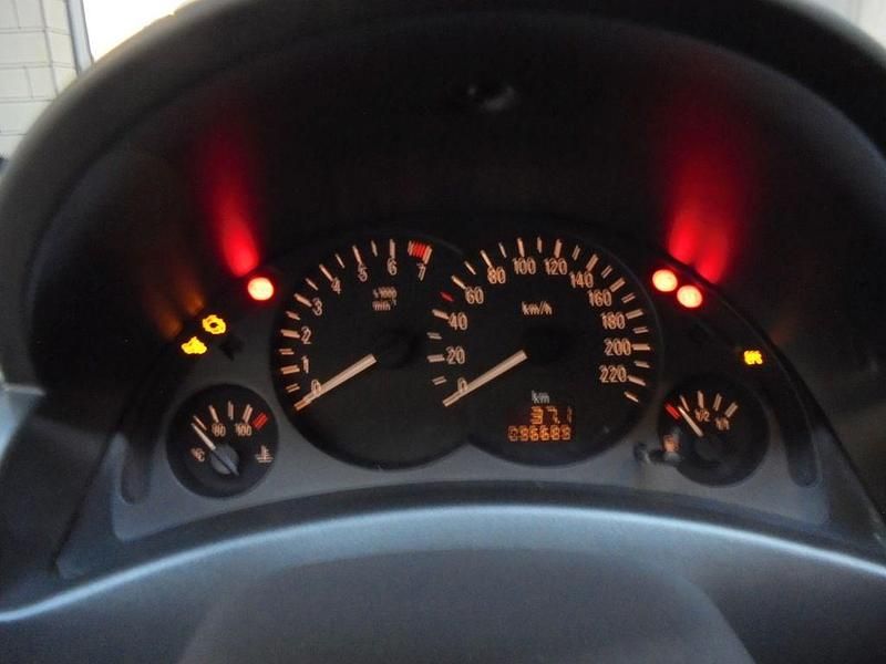 Gebraucht Opel Corsa Comfort 80 PS (58 kW) 2004 Silber Limousine