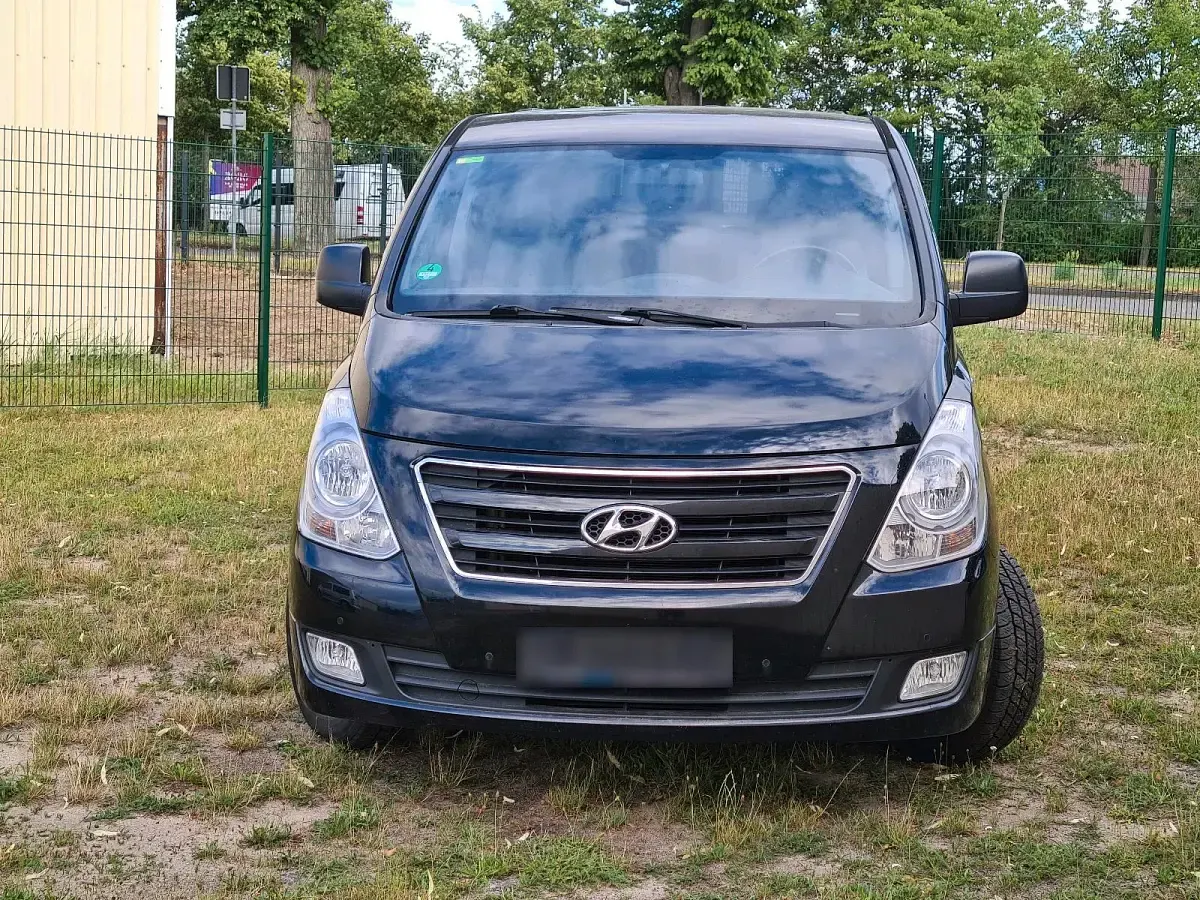 Gebraucht Hyundai H-1 Premium 170 PS (125 kW) 2017 Schwarz Van / Kleinbus