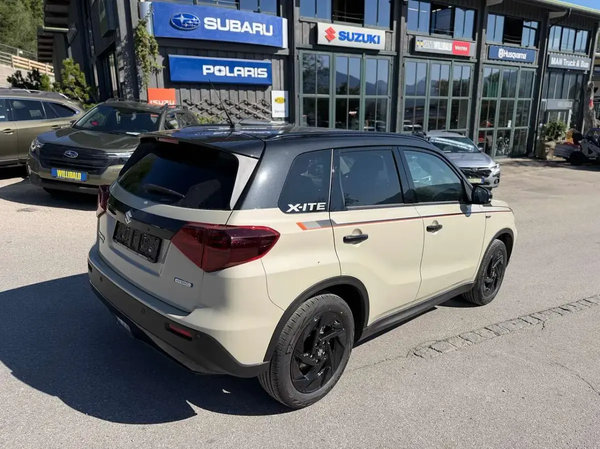 Neu Suzuki Vitara Comfort+ 110 PS (80 kW) 2026 Savannah/cosmic black SUV