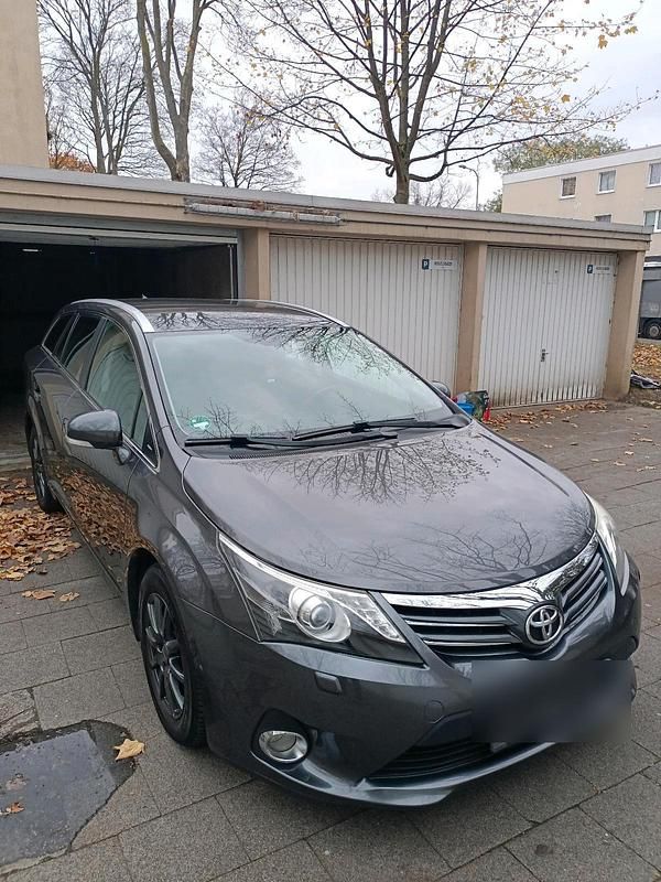 Grau Gebraucht 2012 Toyota Avensis Kombi | 5.200 € - Bild 1/4