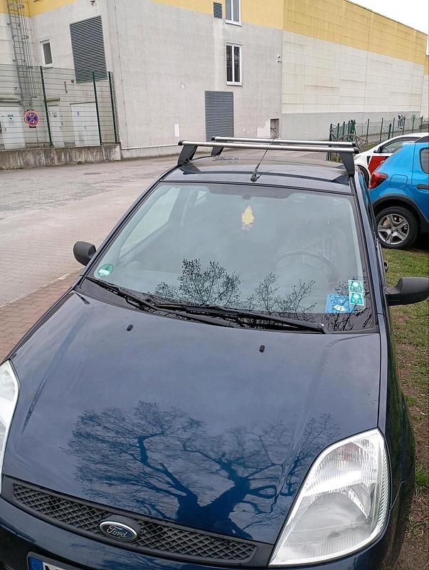 Gebraucht Ford Fiesta 68 PS (50 kW) 2004 Blau Kleinwagen