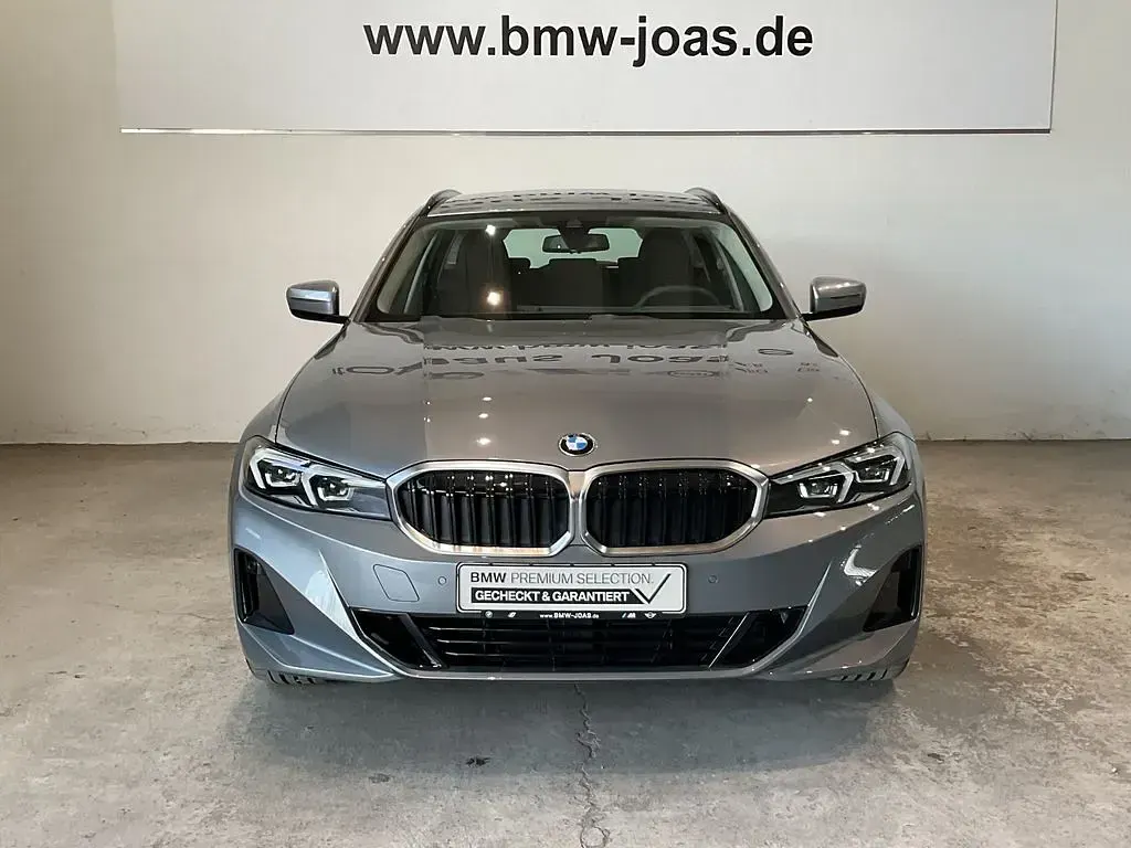 Gebraucht BMW 320 184 PS (135 kW) 2025 Grau Limousine