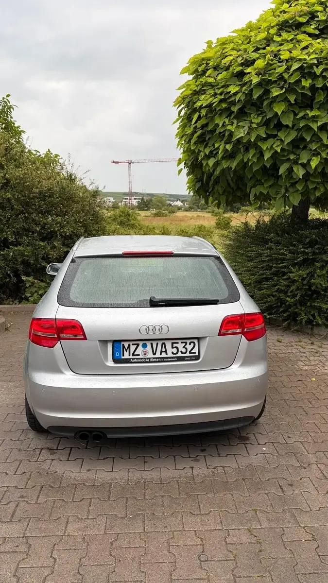 Gebraucht Audi A3 Sportback 125 PS (91 kW) 2011 Grau Kleinwagen
