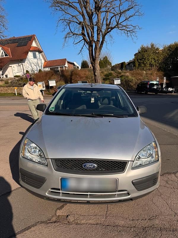 Gebraucht Ford Focus 104 PS (76 kW) 2006 Grau Limousine