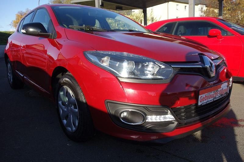 Gebraucht Renault Mégane LIMITED 110 PS (80 kW) 2015 Rot Limousine