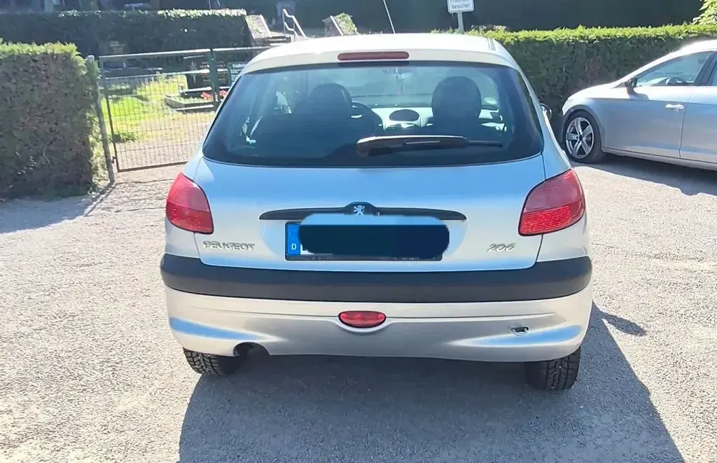 Używany Peugeot 206 60 KM (44 kW) 2002 Szary Sedan/Limuzyna