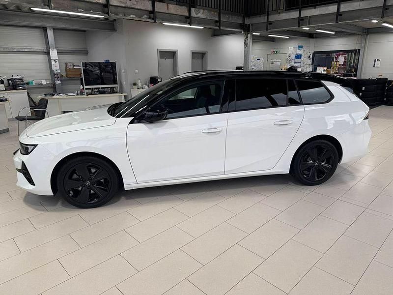 Weiß Gebraucht 2024 Opel Astra GS Line Kombi | 25.980 € (Fairer Preis) - Bild 1/4