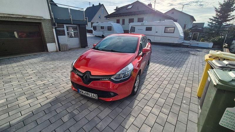 Gebraucht Renault Clio IV Luxe 90 PS (66 kW) 2015 Rot Limousine