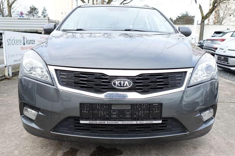 Gebraucht Kia Ceed Sportswagon Vision 109 PS (80 kW) 2010 Grau Kombi