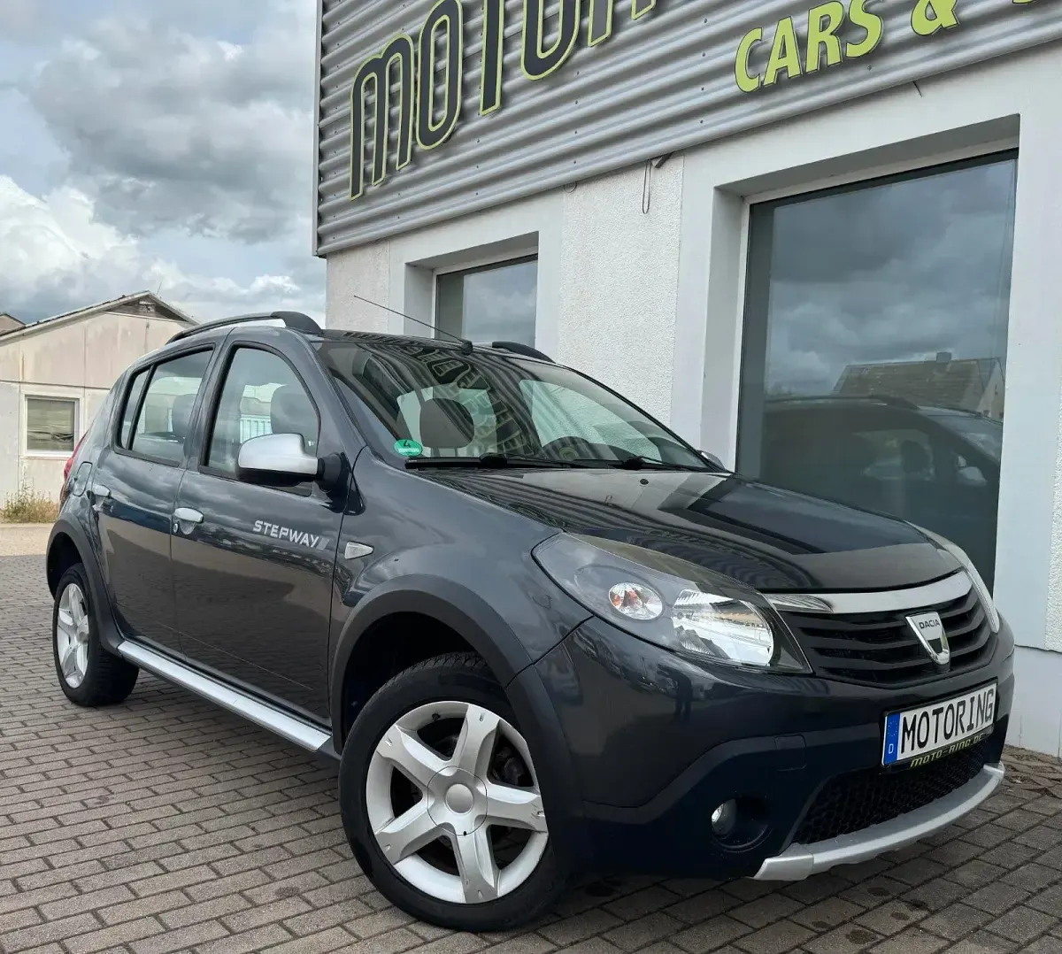 Gebraucht Dacia Sandero Stepway 84 PS (61 kW) 2012 Grau SUV
