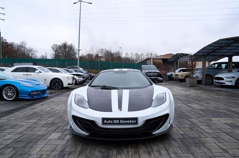 Silber Gebraucht 2012 McLaren MP4-12C | 102.990 € - Bild 1/4