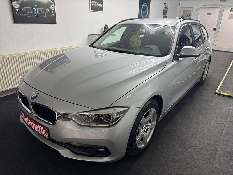 Silber Gebraucht 2018 BMW 320 Sport Line Kombi | 14.989 € (Guter Preis) - Bild 1/4