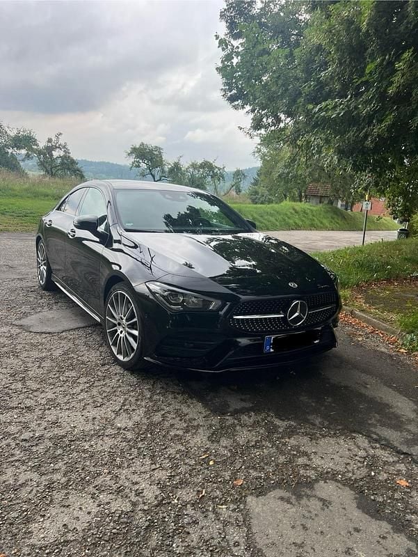 Schwarz Gebraucht 2021 Mercedes CLA200 Coupé | 28.700 € (Fairer Preis) - Bild 1/4
