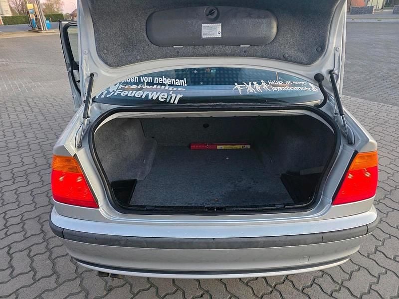 Gebraucht BMW 320 150 PS (110 kW) 2000 Silber Limousine