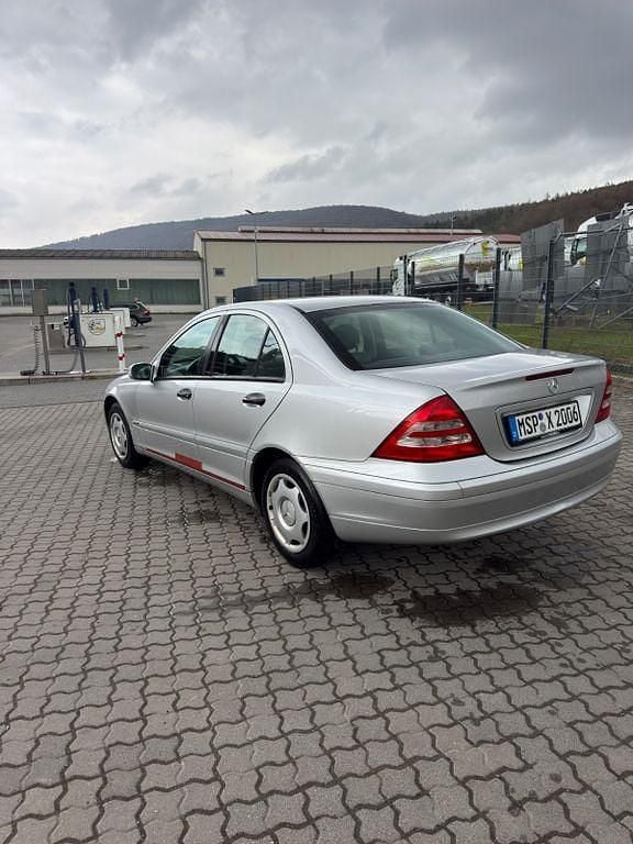 Gebraucht Mercedes C220 Classic 143 PS (105 kW) 2003 Silber Limousine