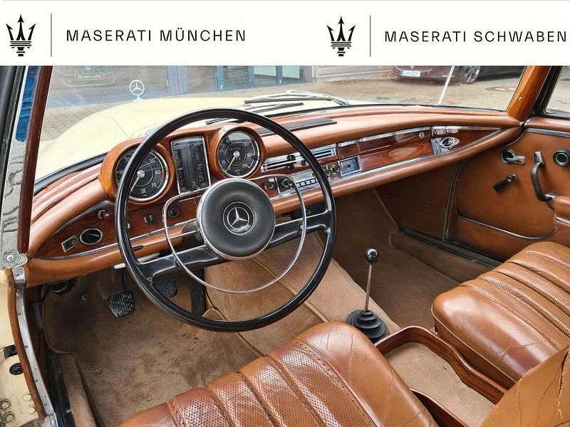 Gebraucht Mercedes 220 120 PS (88 kW) 1965 Beige Coupé
