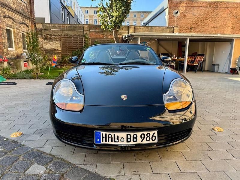Schwarz Gebraucht 1999 Porsche 986 Boxster Cabrio | 10.900 € (Fairer Preis) - Bild 1/4