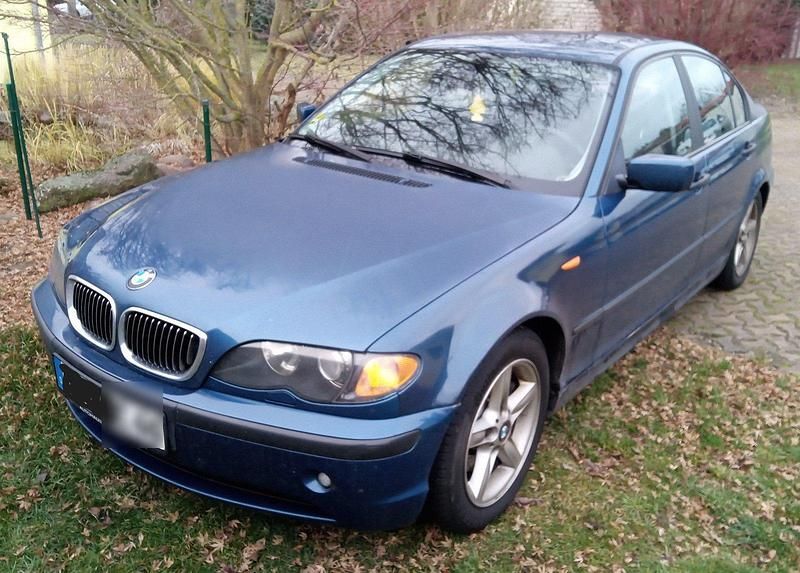 Blau Gebraucht 2002 BMW 320 Limousine | 600 € (Superpreis) - Bild 1/4