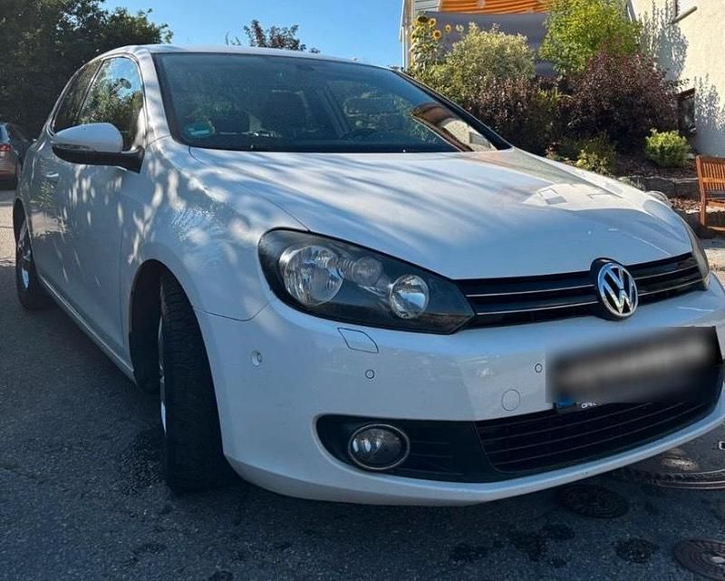 Weiß Gebraucht 2010 VW Golf VI Team Kleinwagen | 3.600 € (Guter Preis) - Bild 1/4