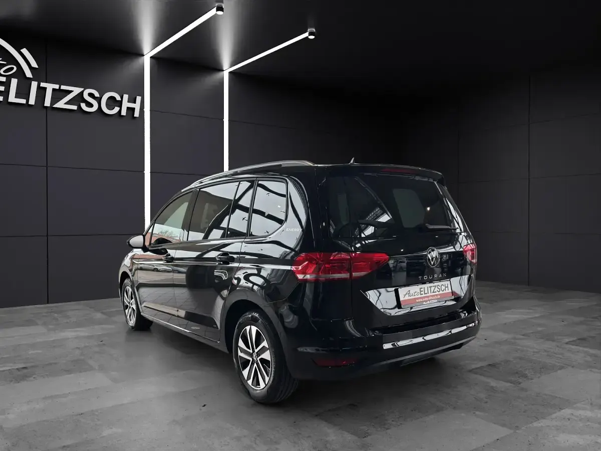 Neu VW Touran 150 PS (110 kW) 2026 Grenadillschwarz metallic Van / Kleinbus