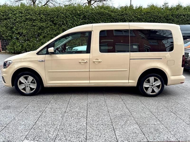Beige Gebraucht 2018 VW Caddy Maxi Van / Kleinbus | 7.980 € (Etwas zu teuer) - Bild 1/4