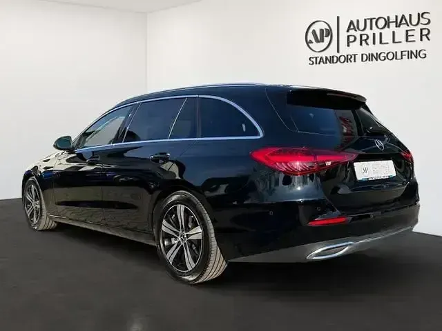 Gebraucht Mercedes 220 Avantgarde 197 PS (144 kW) 2024 Schwarz Kombi