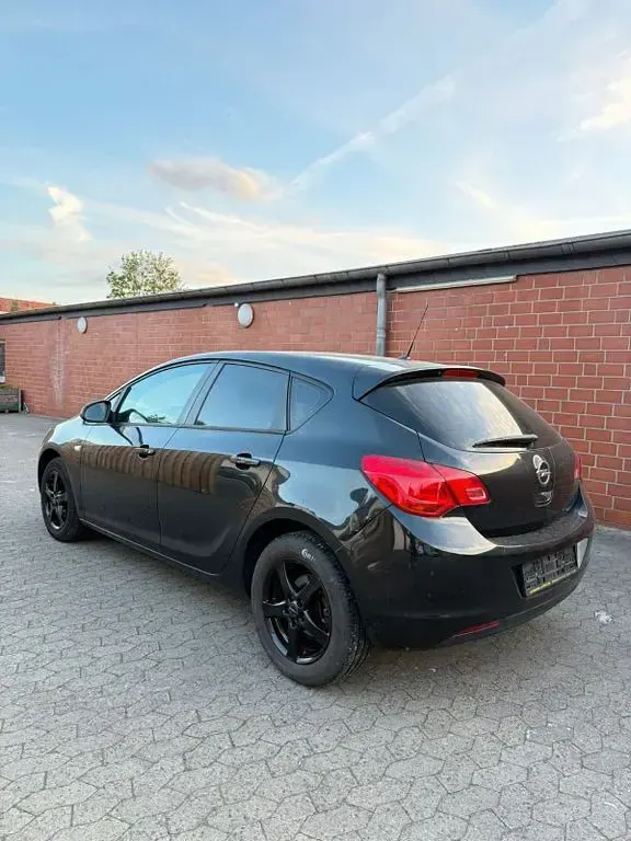 Brugt Opel Astra Design Edition 87 HK (63 kW) 2012 Sort Sedan