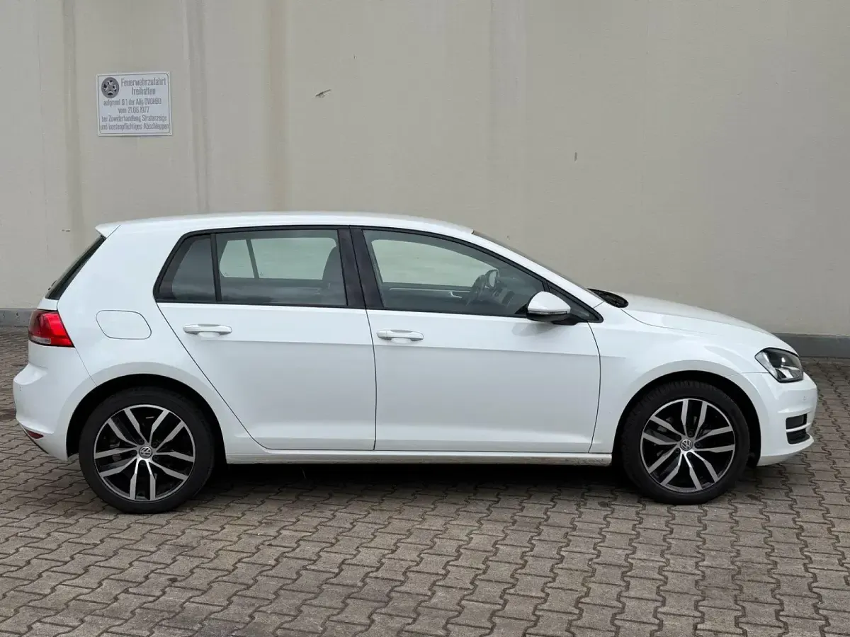 Gebraucht VW Golf VII Comfortline 110 PS (80 kW) 2014 Weiß Limousine