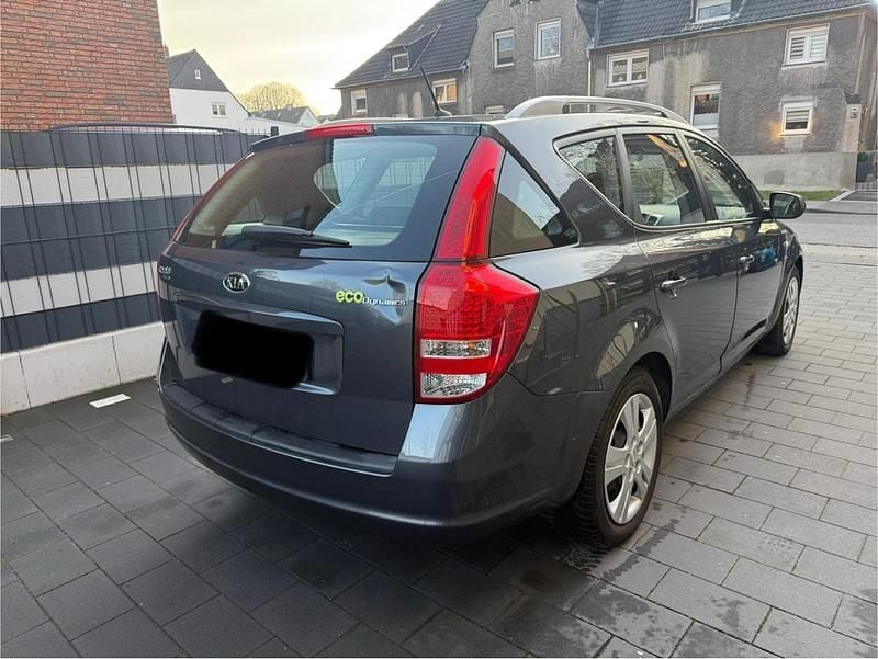 Gebraucht Kia Ceed Spirit 90 PS (66 kW) 2010 Grau Kleinwagen