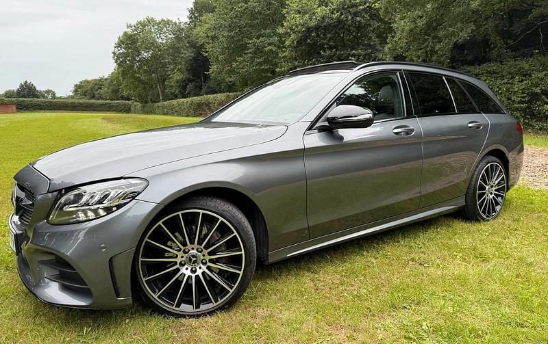 Grau Gebraucht 2020 Mercedes C180 AMG line Kombi | 35.900 € - Bild 1/4