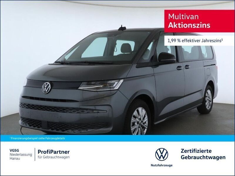 Grau (indiumgrau (grau)) Gebraucht 2024 VW Multivan Basis Van / Kleinbus | 58.120 € (Fairer Preis) - Bild 1/4