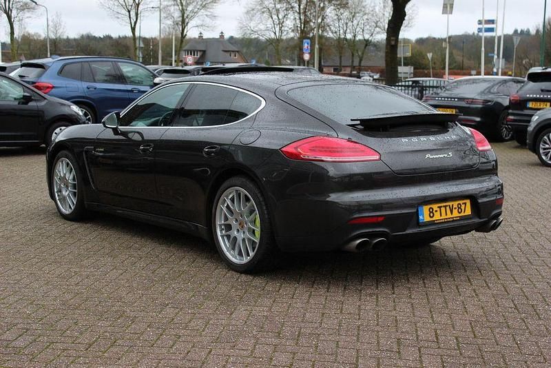 Gebraucht Porsche Panamera 333 PS (244 kW) 2014 Grau Kleinwagen