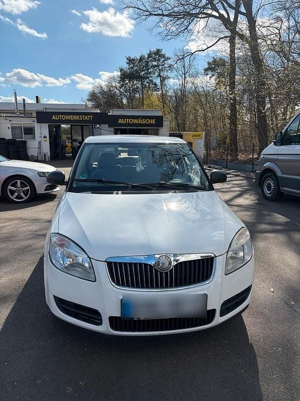 Gebraucht Skoda Fabia 69 PS (50 kW) 2010 Weiß Kleinwagen